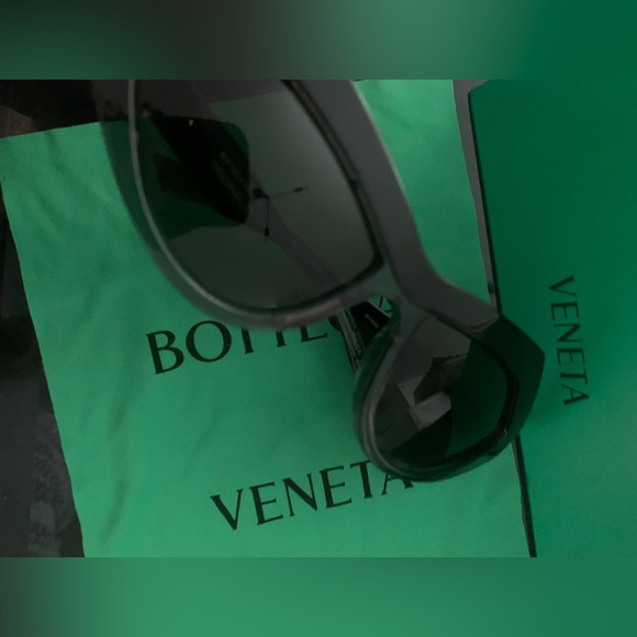 BOTTEGA VENETA Cat Eye Sunglasses BV1055S *Sold Out in Stores* Authentic! - Picture 7 of 12